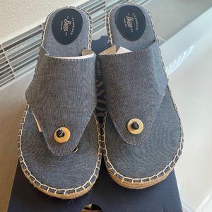 G.H. Bass & Co. Opal denim blue thong style espadrille wedge sandals size 9.5